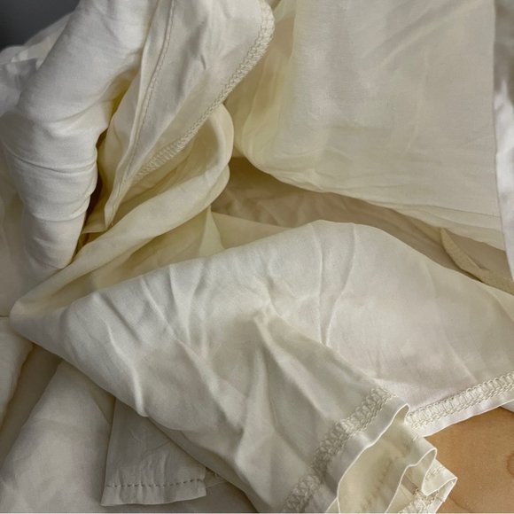 Elegant Cream Puff Sleeve Dress - Picture 7 of 11